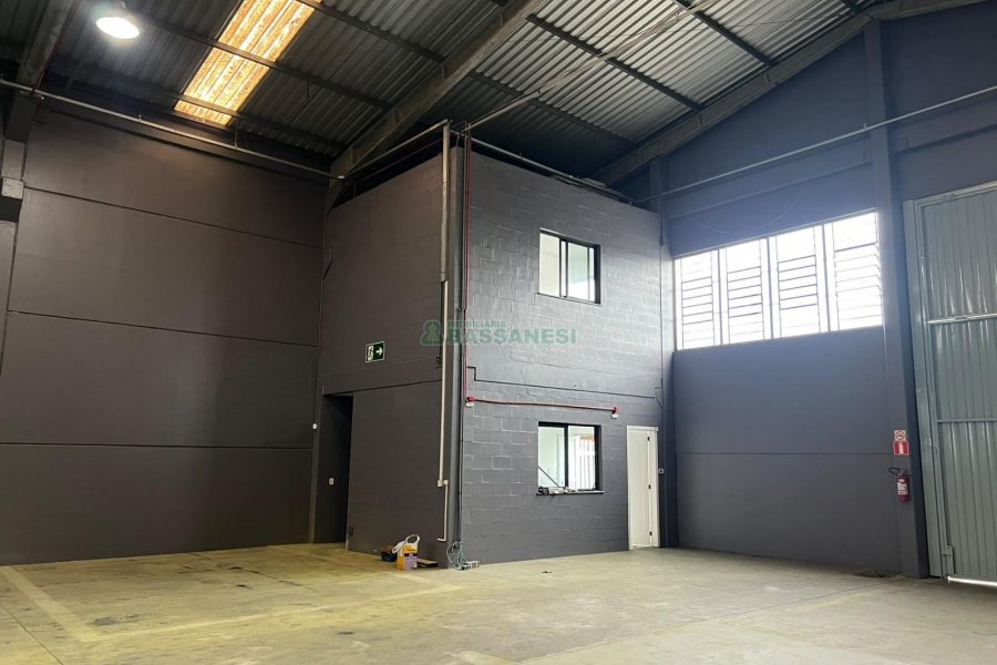 Pavilhão com 1100m², no bairro Santa Lúcia em Caxias do Sul para Alugar