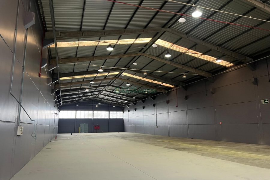 Pavilhão com 1100m², no bairro Santa Lúcia em Caxias do Sul para Alugar