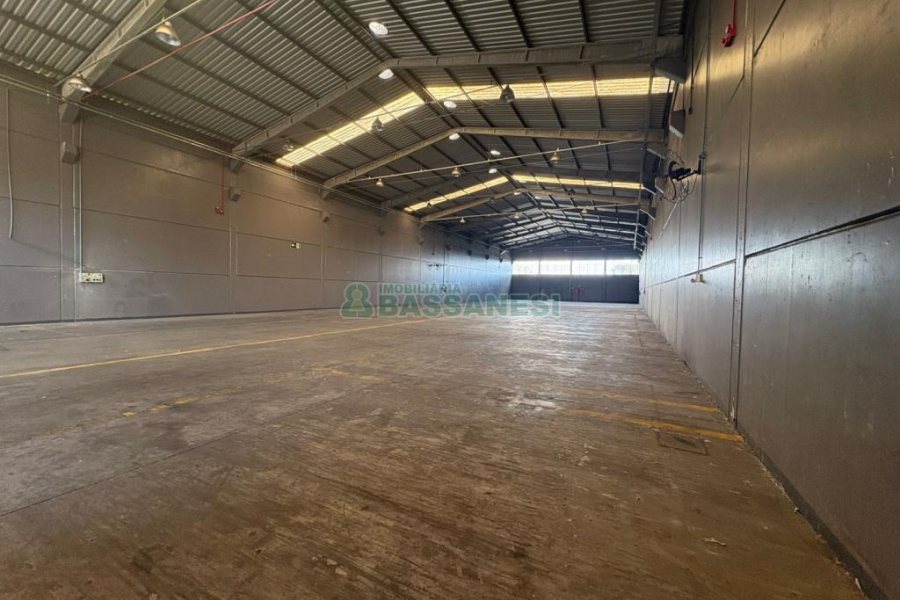 Pavilhão com 1100m², no bairro Santa Lúcia em Caxias do Sul para Alugar