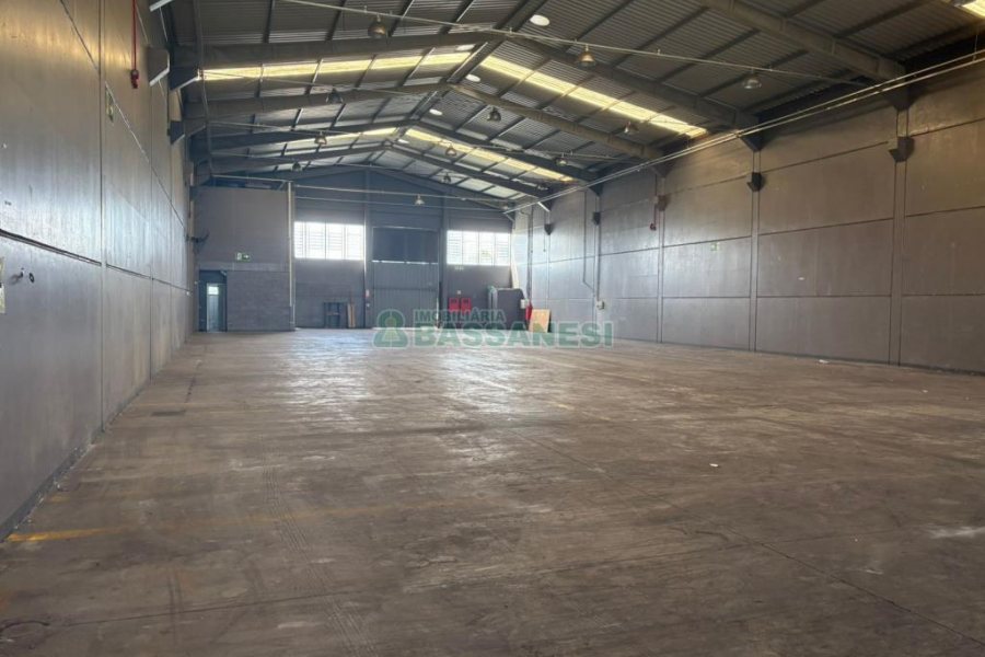 Pavilhão com 1100m², no bairro Santa Lúcia em Caxias do Sul para Alugar