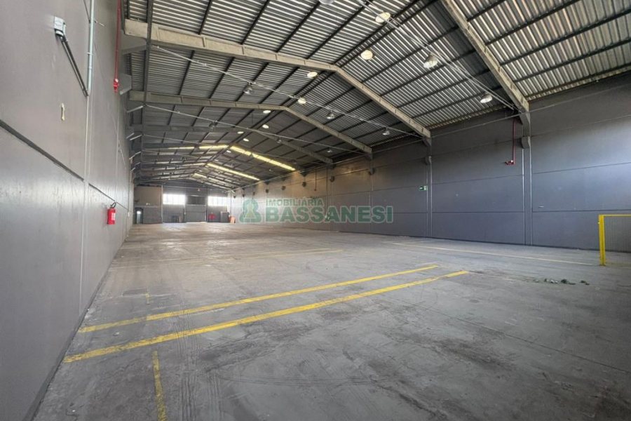 Pavilhão com 1100m², no bairro Santa Lúcia em Caxias do Sul para Alugar