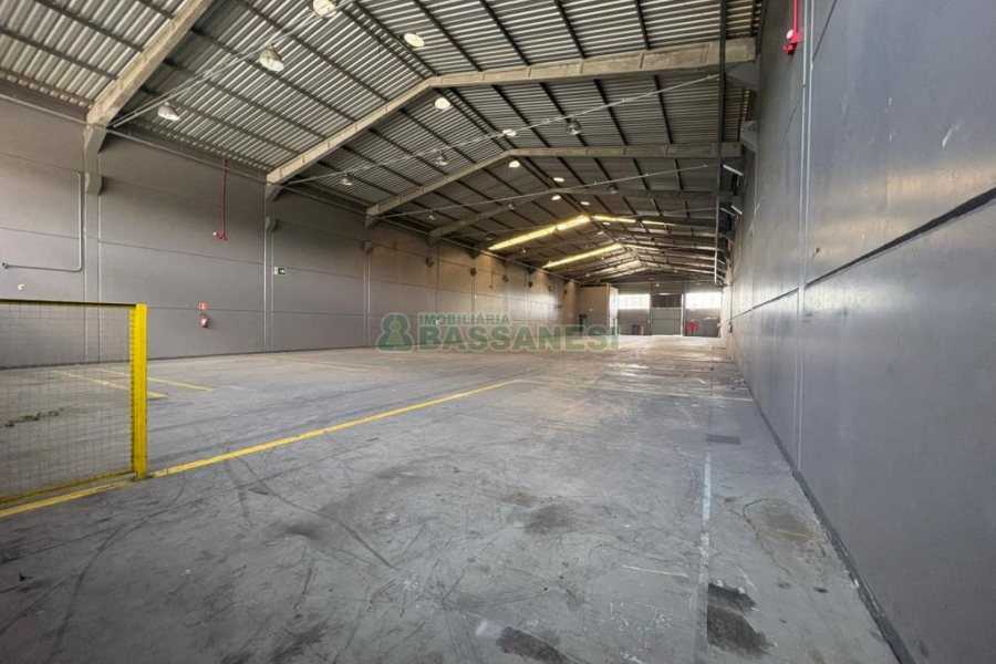 Pavilhão com 1100m², no bairro Santa Lúcia em Caxias do Sul para Alugar