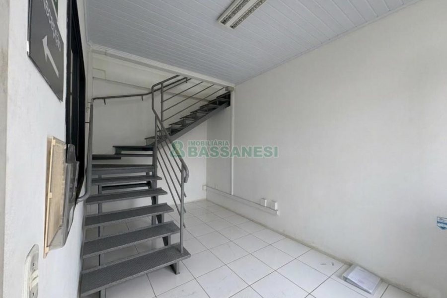 Pavilhão com 1100m², no bairro Santa Lúcia em Caxias do Sul para Alugar