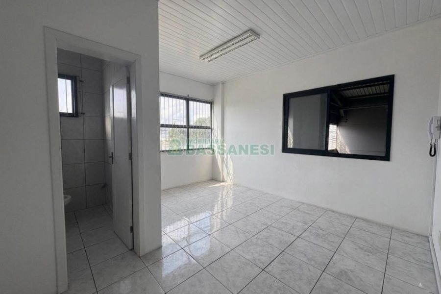 Pavilhão com 1100m², no bairro Santa Lúcia em Caxias do Sul para Alugar
