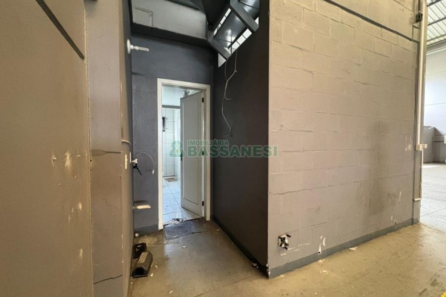 Pavilhão com 1100m², no bairro Santa Lúcia em Caxias do Sul para Alugar