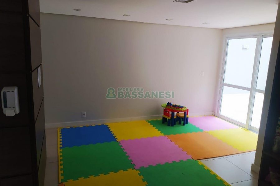 Apartamento com 90m², 2 dormitórios, 2 vagas, no bairro Madureira em Caxias do Sul para Alugar