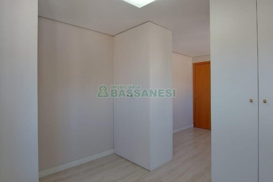 Apartamento com 90m², 2 dormitórios, 2 vagas, no bairro Madureira em Caxias do Sul para Alugar