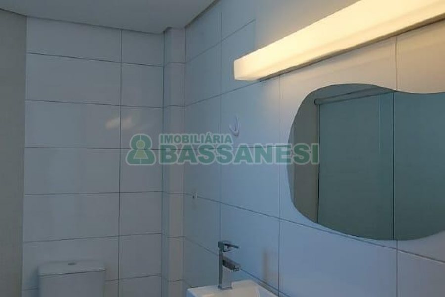 Apartamento com 90m², 2 dormitórios, 2 vagas, no bairro Madureira em Caxias do Sul para Alugar