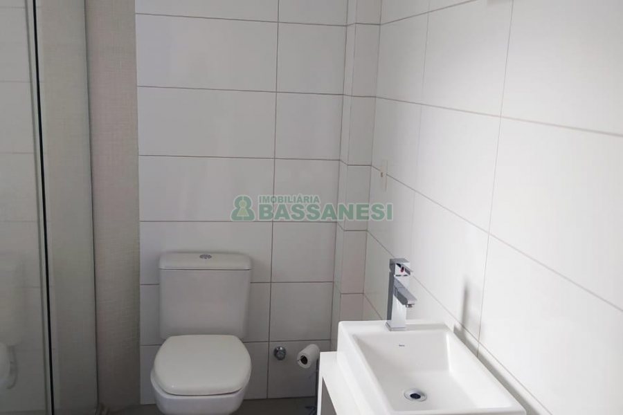 Apartamento com 90m², 2 dormitórios, 2 vagas, no bairro Madureira em Caxias do Sul para Alugar