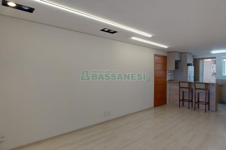 Apartamento com 90m², 2 dormitórios, 2 vagas, no bairro Madureira em Caxias do Sul para Alugar
