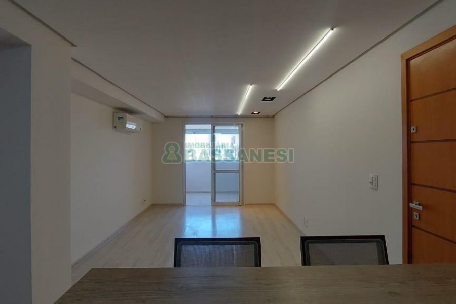 Apartamento com 90m², 2 dormitórios, 2 vagas, no bairro Madureira em Caxias do Sul para Alugar