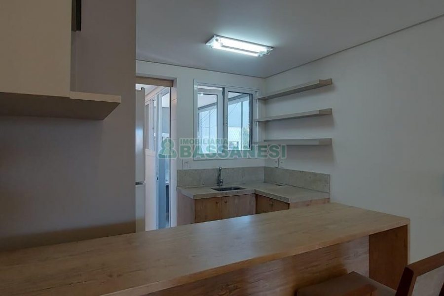 Apartamento com 90m², 2 dormitórios, 2 vagas, no bairro Madureira em Caxias do Sul para Alugar