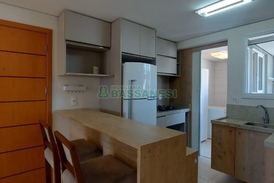 Apartamento com 90m², 2 dormitórios, 2 vagas, no bairro Madureira em Caxias do Sul para Alugar