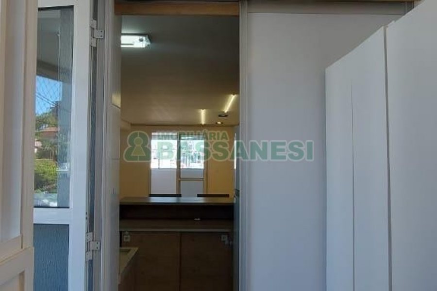 Apartamento com 90m², 2 dormitórios, 2 vagas, no bairro Madureira em Caxias do Sul para Alugar