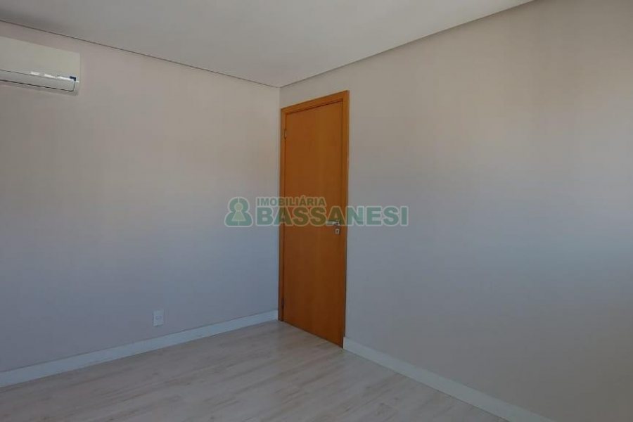 Apartamento com 90m², 2 dormitórios, 2 vagas, no bairro Madureira em Caxias do Sul para Alugar