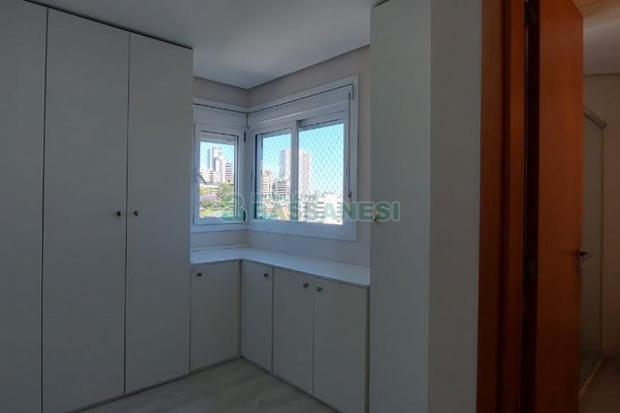 Apartamento com 90m², 2 dormitórios, 2 vagas, no bairro Madureira em Caxias do Sul para Alugar