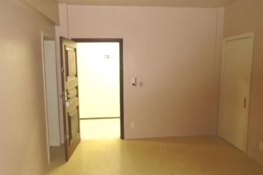 Sala com 21m², no bairro Centro em Caxias do Sul para Alugar