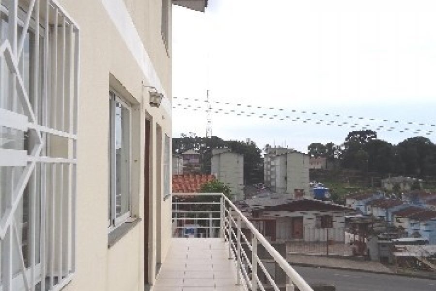 Sobrado com 68m², 2 dormitórios, 1 vaga, no bairro Parque Oasis em Caxias do Sul para Comprar