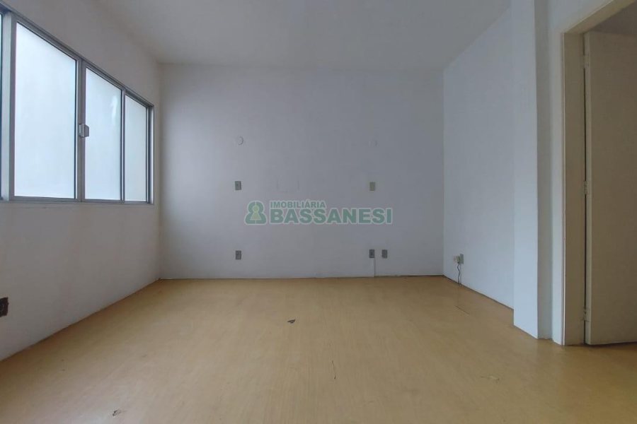 Sala com 21m², no bairro Centro em Caxias do Sul para Alugar
