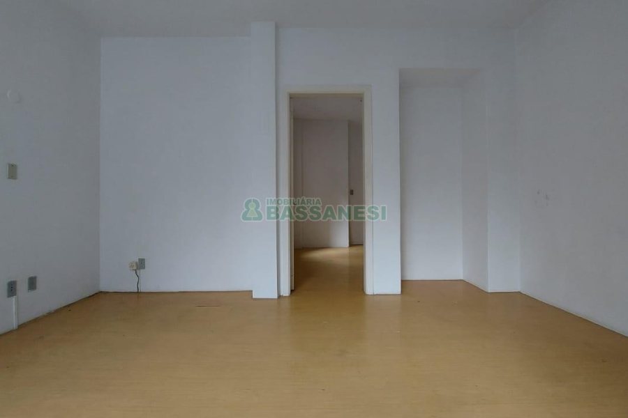 Sala com 21m², no bairro Centro em Caxias do Sul para Alugar