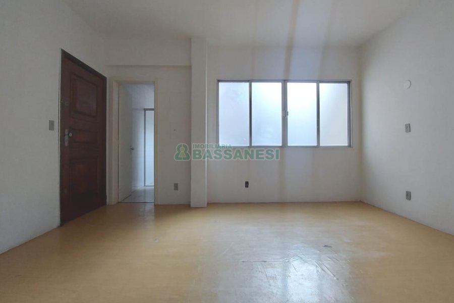 Sala com 21m², no bairro Centro em Caxias do Sul para Alugar