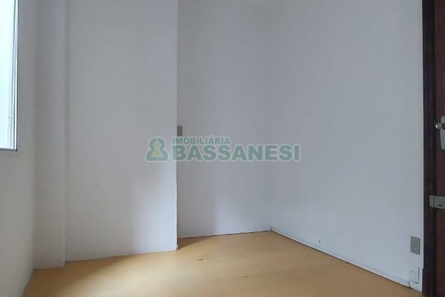 Sala com 21m², no bairro Centro em Caxias do Sul para Alugar