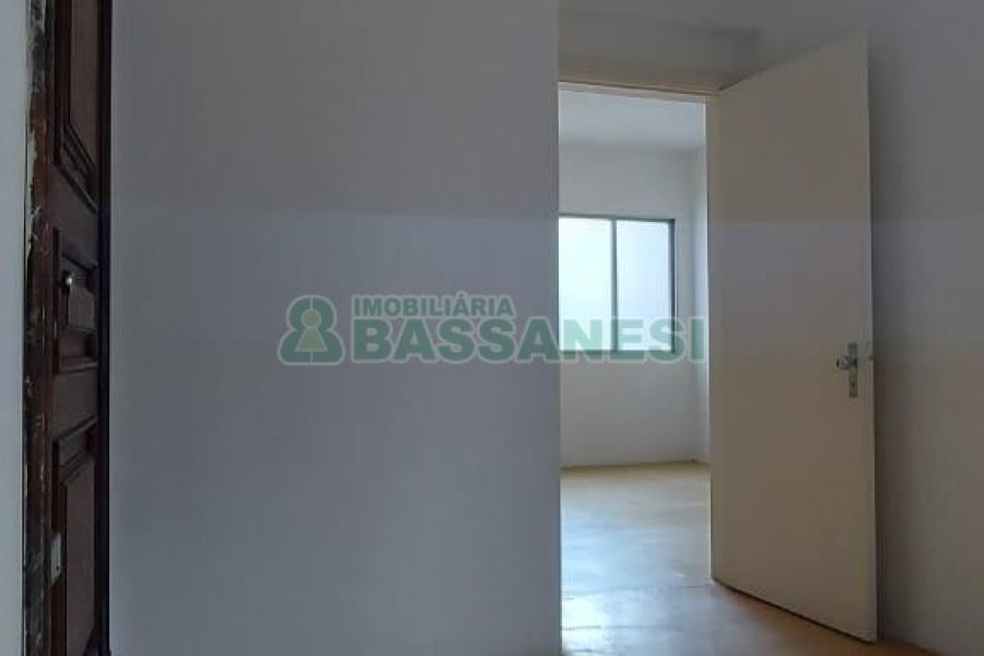 Sala com 21m², no bairro Centro em Caxias do Sul para Alugar