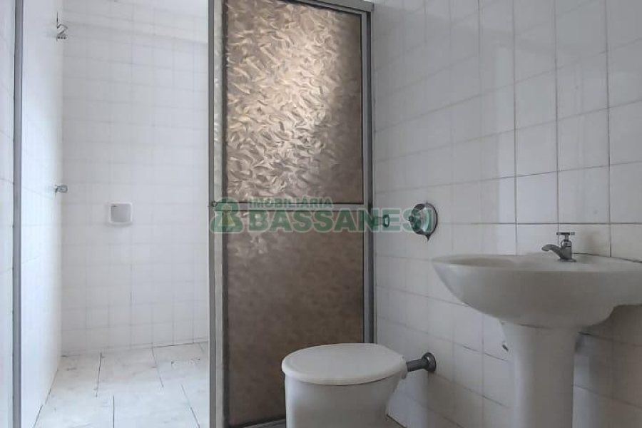 Sala com 21m², no bairro Centro em Caxias do Sul para Alugar