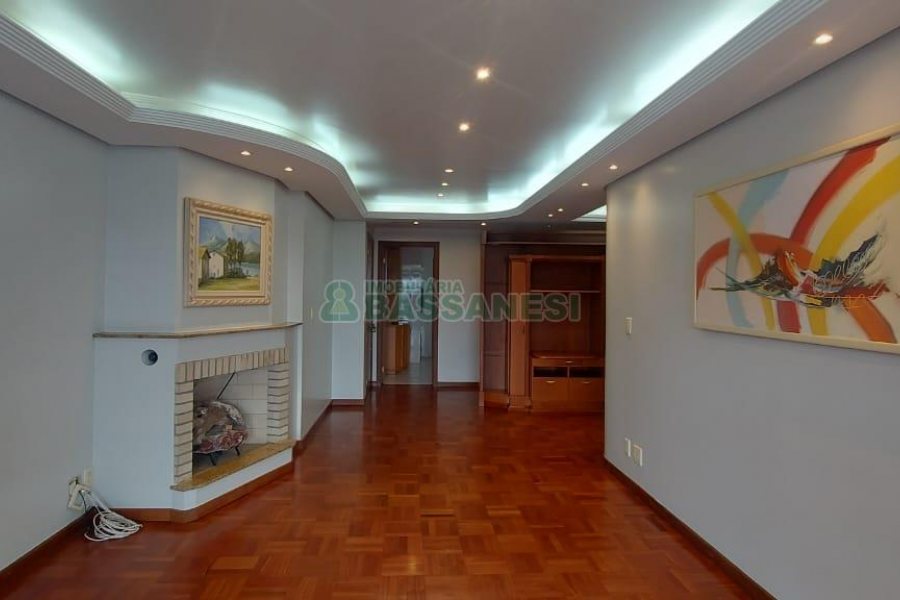 Apto Mobiliado com 155m², 3 dormitórios, 2 vagas, no bairro Rio Branco em Caxias do Sul para Comprar