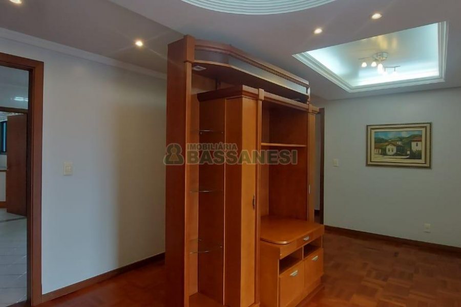 Apto Mobiliado com 155m², 3 dormitórios, 2 vagas, no bairro Rio Branco em Caxias do Sul para Comprar