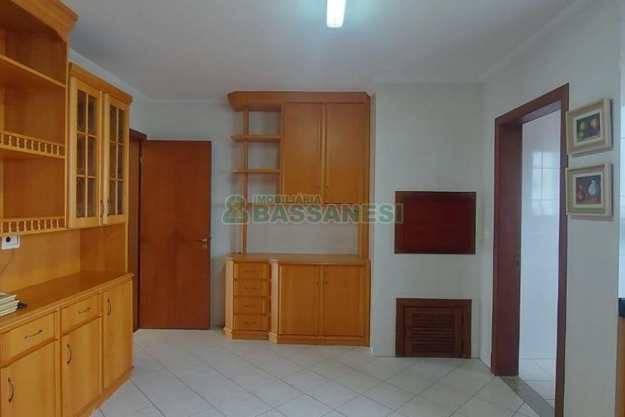 Apto Mobiliado com 155m², 3 dormitórios, 2 vagas, no bairro Rio Branco em Caxias do Sul para Comprar