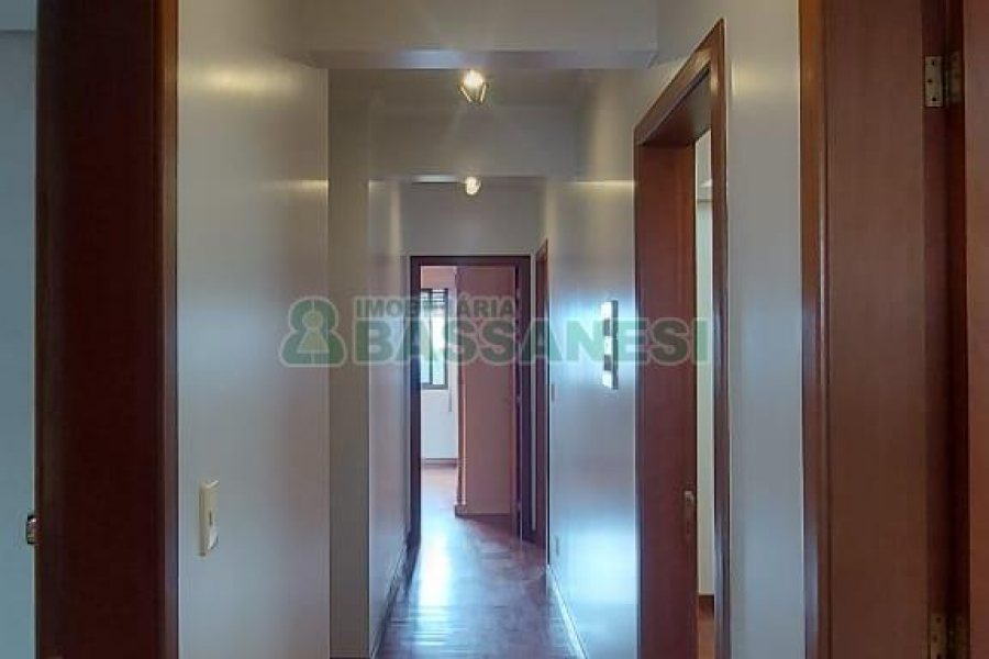 Apto Mobiliado com 155m², 3 dormitórios, 2 vagas, no bairro Rio Branco em Caxias do Sul para Comprar