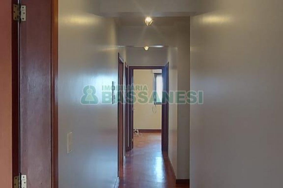 Apto Mobiliado com 155m², 3 dormitórios, 2 vagas, no bairro Rio Branco em Caxias do Sul para Comprar