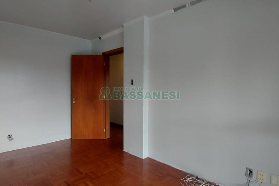 Apto Mobiliado com 155m², 3 dormitórios, 2 vagas, no bairro Rio Branco em Caxias do Sul para Comprar