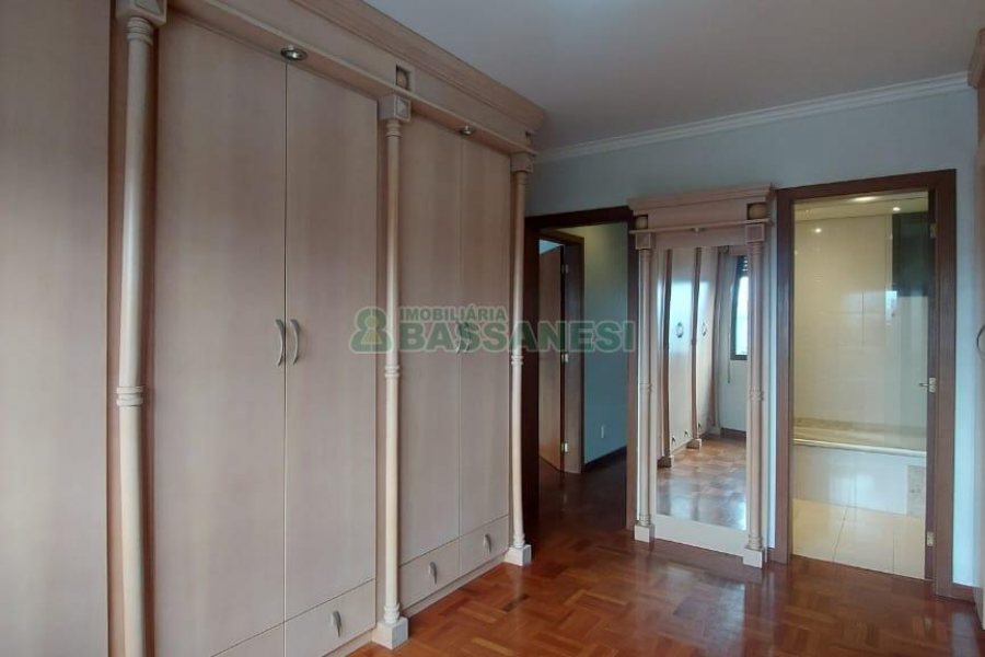 Apto Mobiliado com 155m², 3 dormitórios, 2 vagas, no bairro Rio Branco em Caxias do Sul para Comprar