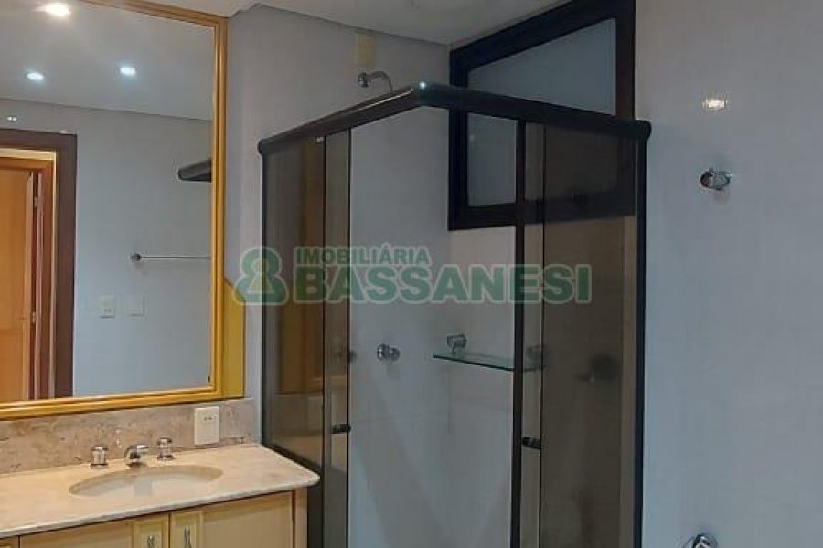 Apto Mobiliado com 155m², 3 dormitórios, 2 vagas, no bairro Rio Branco em Caxias do Sul para Comprar