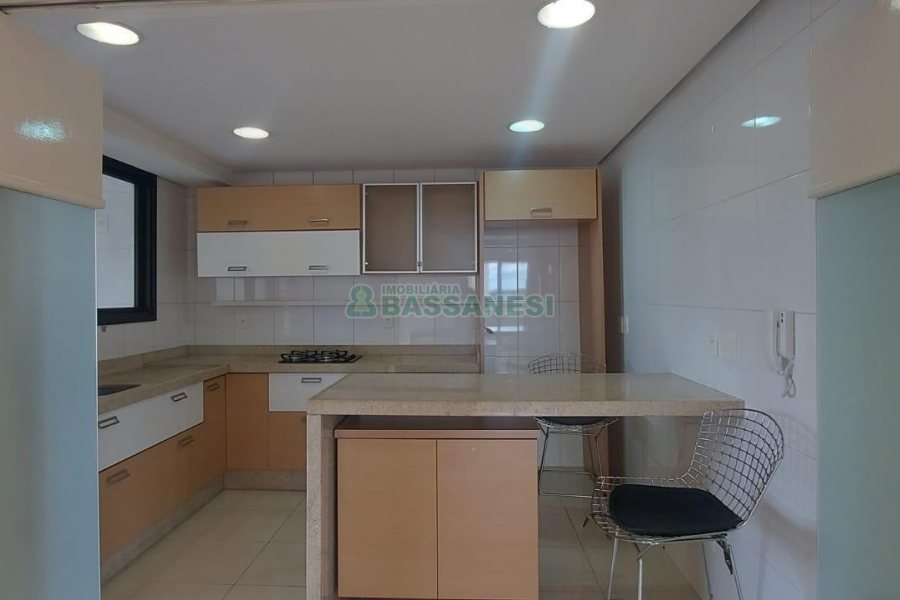Apartamento com 120m², 3 dormitórios, 3 vagas, no bairro Panazzolo em Caxias do Sul para Comprar