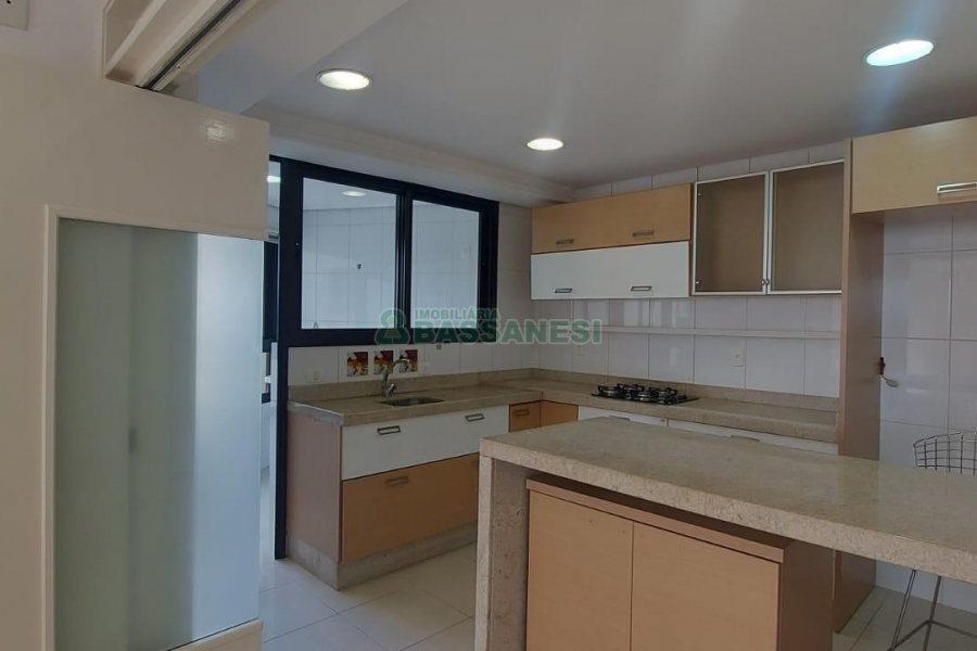 Apartamento com 120m², 3 dormitórios, 3 vagas, no bairro Panazzolo em Caxias do Sul para Comprar