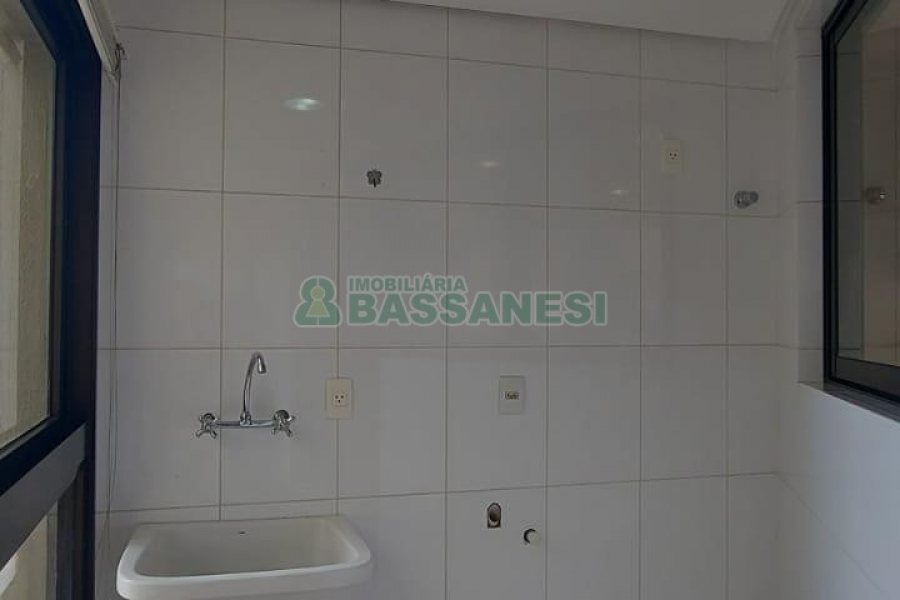 Apartamento com 120m², 3 dormitórios, 3 vagas, no bairro Panazzolo em Caxias do Sul para Comprar