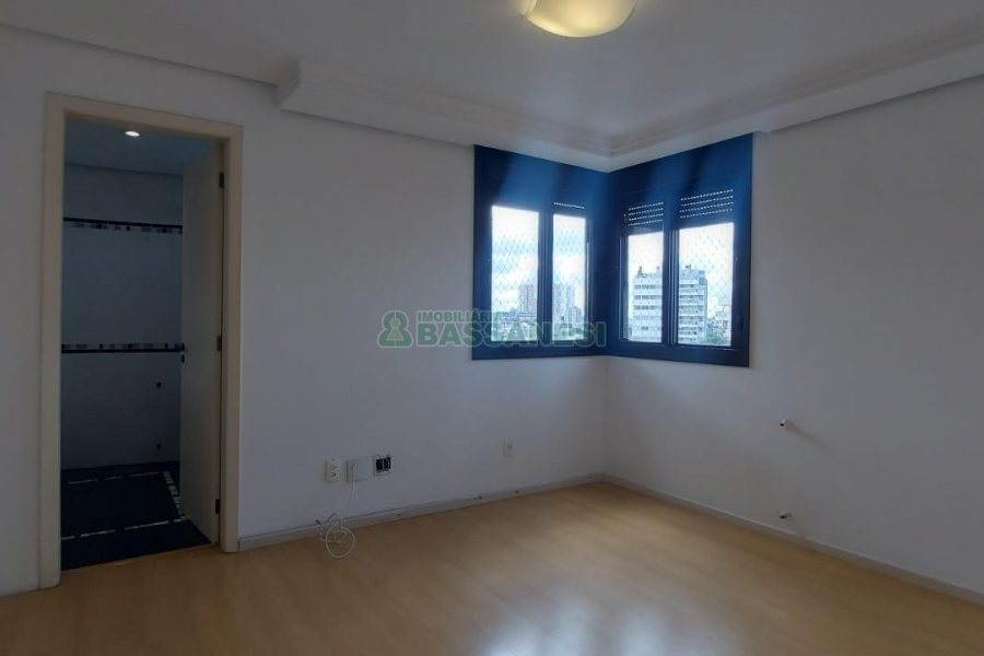 Apartamento com 120m², 3 dormitórios, 3 vagas, no bairro Panazzolo em Caxias do Sul para Comprar