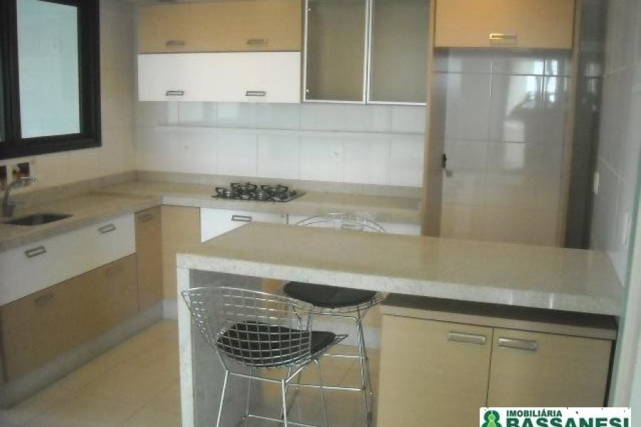 Apartamento com 120m², 3 dormitórios, 3 vagas, no bairro Panazzolo em Caxias do Sul para Comprar