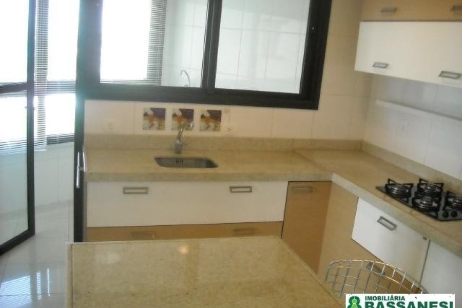 Apartamento com 120m², 3 dormitórios, 3 vagas, no bairro Panazzolo em Caxias do Sul para Comprar
