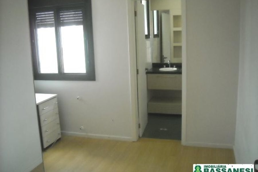 Apartamento com 120m², 3 dormitórios, 3 vagas, no bairro Panazzolo em Caxias do Sul para Comprar