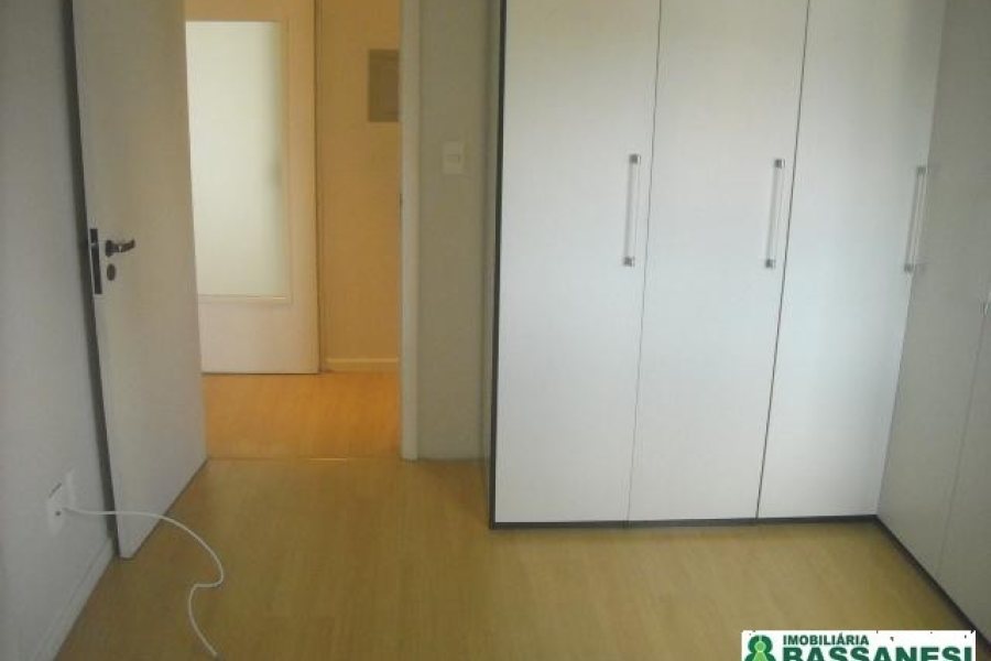 Apartamento com 120m², 3 dormitórios, 3 vagas, no bairro Panazzolo em Caxias do Sul para Comprar