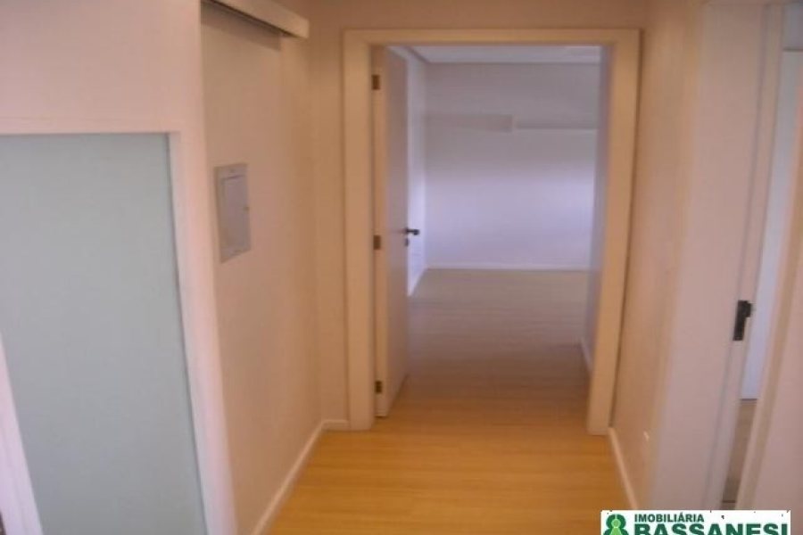 Apartamento com 120m², 3 dormitórios, 3 vagas, no bairro Panazzolo em Caxias do Sul para Comprar