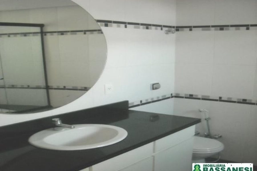 Apartamento com 120m², 3 dormitórios, 3 vagas, no bairro Panazzolo em Caxias do Sul para Comprar