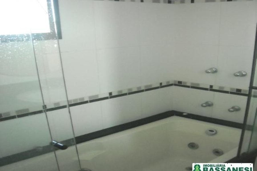 Apartamento com 120m², 3 dormitórios, 3 vagas, no bairro Panazzolo em Caxias do Sul para Comprar