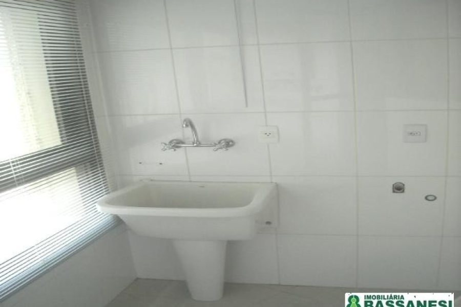 Apartamento com 120m², 3 dormitórios, 3 vagas, no bairro Panazzolo em Caxias do Sul para Comprar