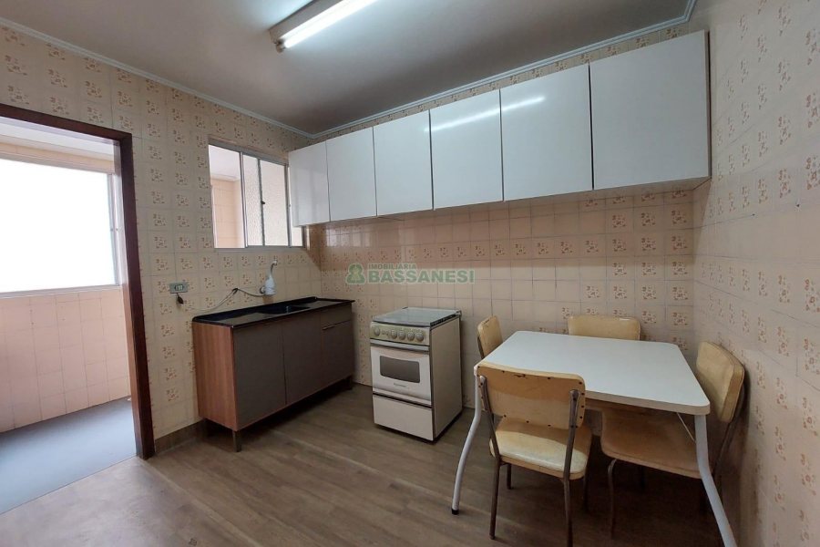 Apartamento com 75m², 2 dormitórios, 1 vaga, no bairro Centro em Caxias do Sul para Alugar