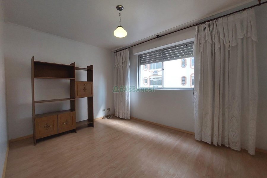 Apartamento com 75m², 2 dormitórios, 1 vaga, no bairro Centro em Caxias do Sul para Alugar